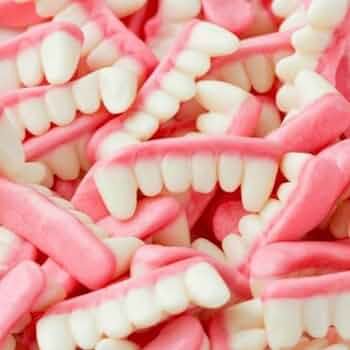 Жувальні Ікли Вампіра Halloween Gummy Fangs Кисла Полуниця 125 г 112045 фото