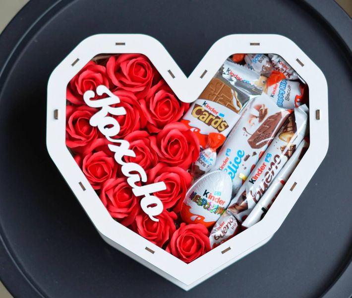 Подарочный набор «Сердце Киндер с красными розами» 111539 фото